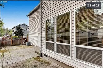 5686 NE Canard Dr in Hillsboro, OR - Building Photo - Building Photo