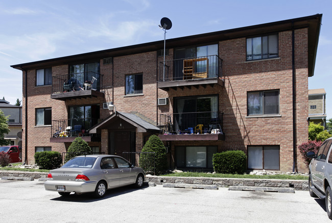 Perry Apartments in Mundelein, IL - Building Photo - Building Photo