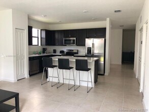 2424 SE 3rd St in Homestead, FL - Foto de edificio - Building Photo