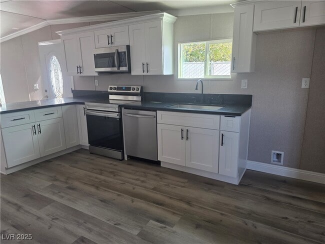 1611 E Gamebird Rd in Pahrump, NV - Building Photo - Building Photo