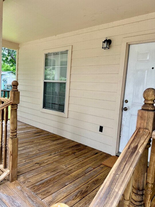 4721 9th St in Bacliff, TX - Building Photo