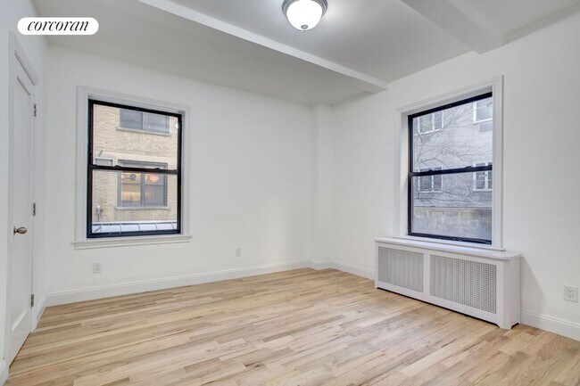 315 W 102nd St in New York, NY - Building Photo - Building Photo