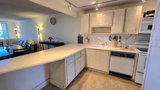 3100 N Course Ln, Unit 410 in Pompano Beach, FL - Building Photo - Building Photo