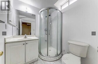 2 Maitland Dr in Markham, ON - Building Photo - Building Photo