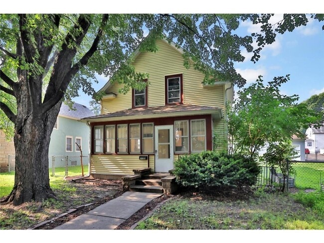 2122 Temple Ct in St. Paul, MN - Building Photo - Building Photo