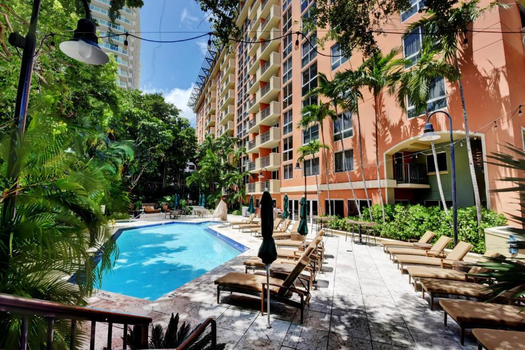 2951 S Bayshore Dr, Unit 509 in Miami, FL - Foto de edificio