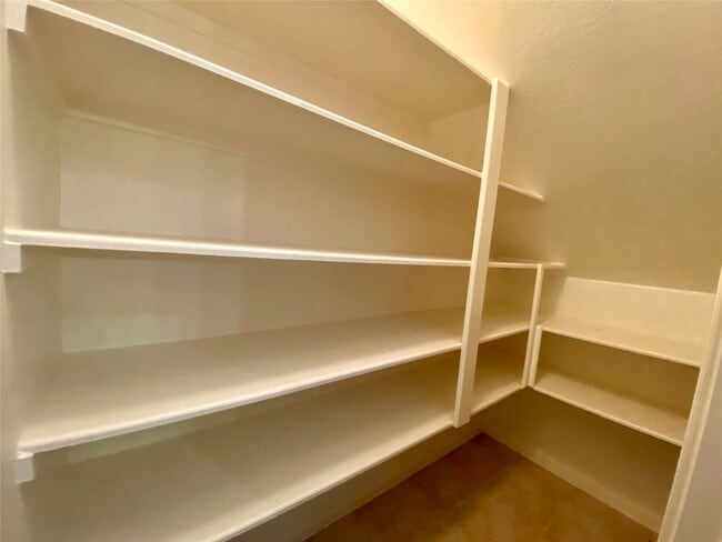 property at 2827 Mustang Hill Ln