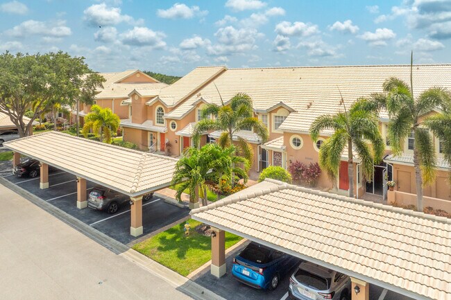 Waterford-Cavendish Court Condominiums in Bonita Springs, FL - Foto de edificio - Building Photo