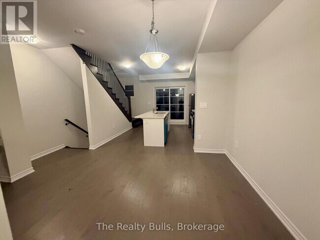 5886 Saigon St in Mississauga, ON - Building Photo - Building Photo