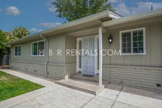 6404 E Woodward Ave in Manteca, CA - Building Photo - Building Photo