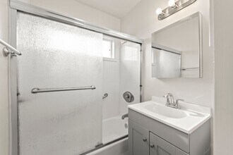 7015 8th Ave, Unit Unit x in Los Angeles, CA - Building Photo - Building Photo