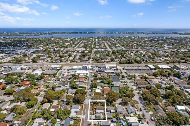 5901 Garden Ave in West Palm Beach, FL - Building Photo - Building Photo