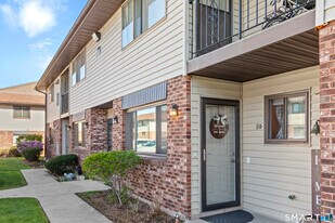 140 Thompson St in East Haven, CT - Building Photo