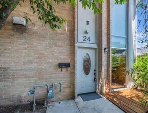 8211 Katy Fwy in Houston, TX - Building Photo - Building Photo