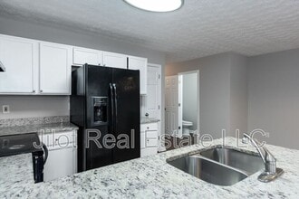 218 Matthew Ln in Jonesboro, GA - Building Photo - Building Photo