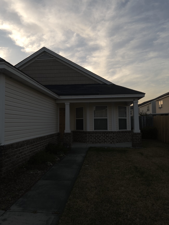 property at 21 Laurel Ln