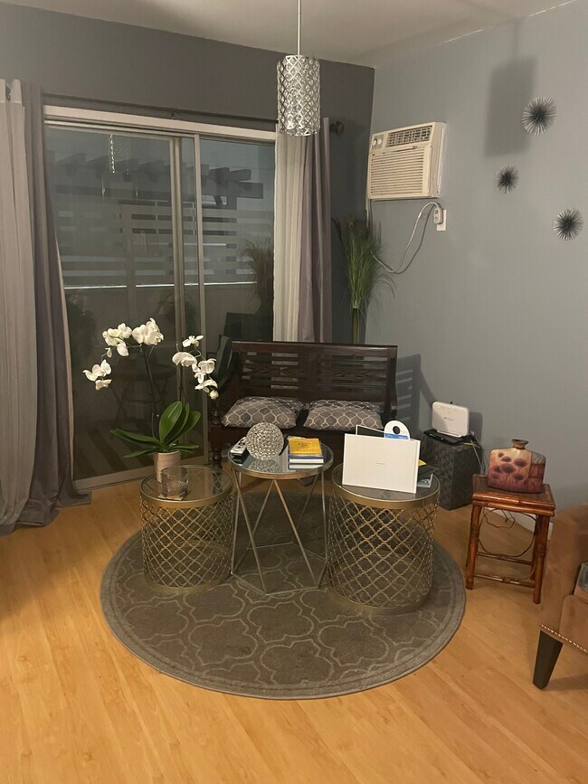 960 Larrabee St, Unit Larrabee Manor in West Hollywood, CA - Building Photo - Building Photo