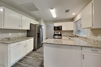 9322 Bayou Bluff Dr in Spring, TX - Building Photo - Building Photo