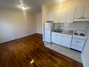 152 North Beacon St, Unit 3 in Boston, MA - Building Photo - Building Photo