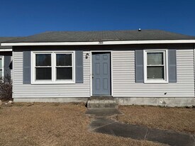 1808 Burgaw Hwy in Jacksonville, NC - Building Photo