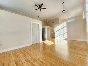 21 Jefferson St, Unit 11 in Old Town, ME - Foto de edificio - Building Photo