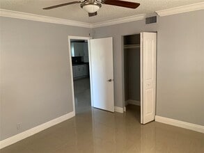 2342 Wilson St in Hollywood, FL - Building Photo - Building Photo