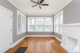 5036 N Troy St in Chicago, IL - Foto de edificio - Building Photo