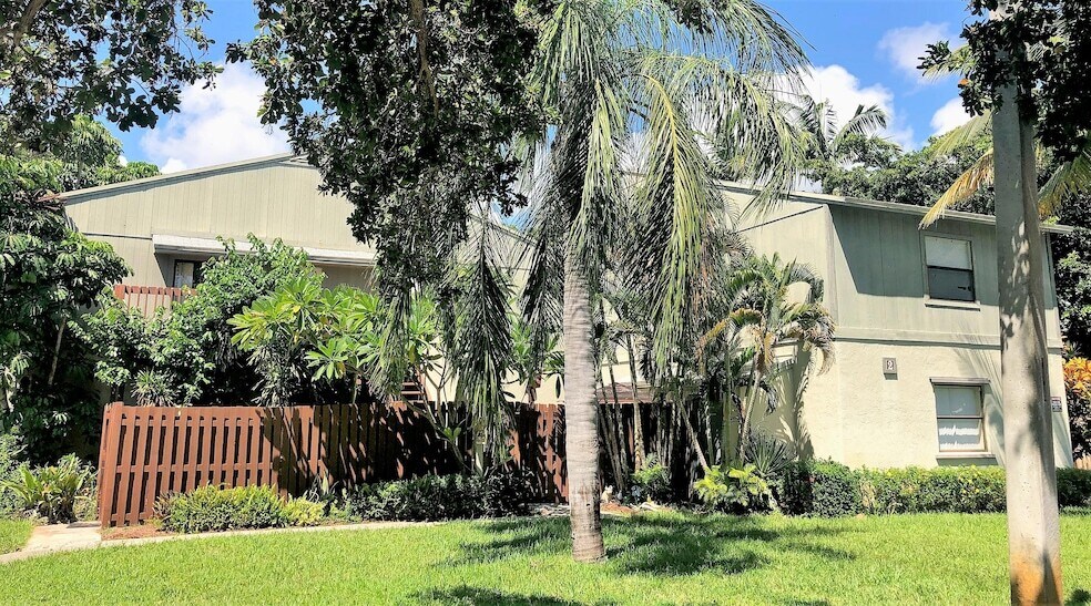 2 Crossings Cir, Unit F in Boynton Beach, FL - Foto de edificio
