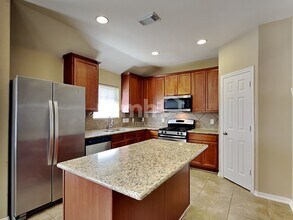 5318 Rio Dr in Baytown, TX - Foto de edificio - Building Photo