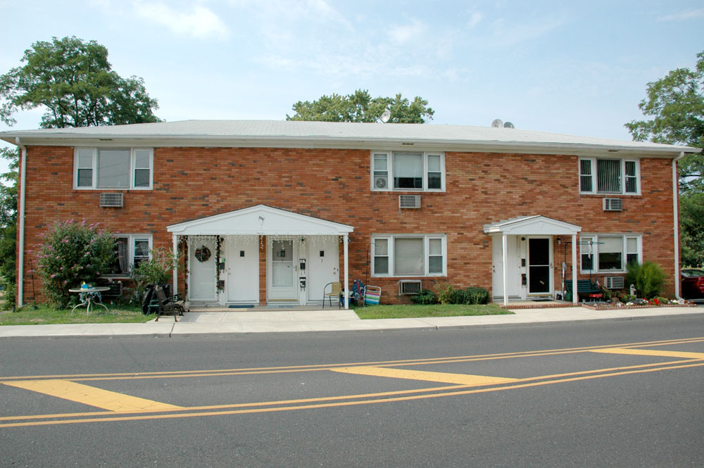 205 Wall St in West Long Branch, NJ - Foto de edificio