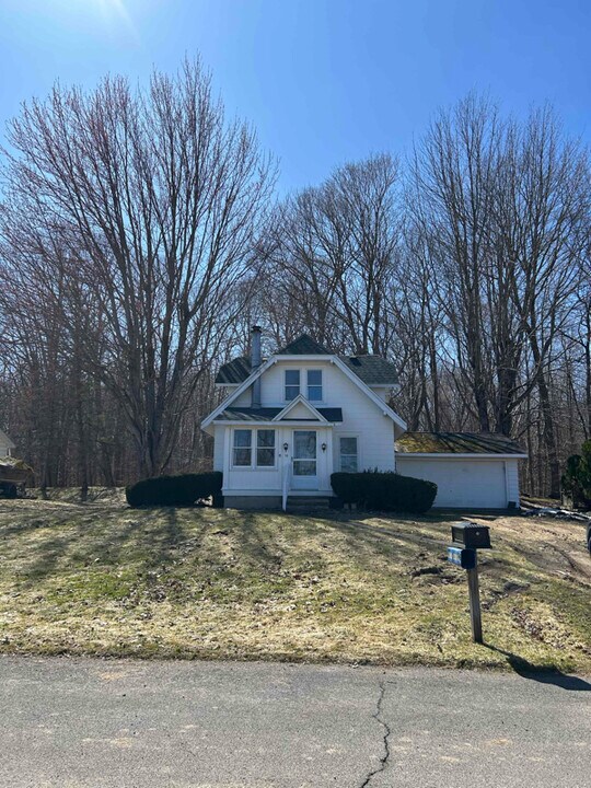 16 Soloway Ave in Fulton, NY - Building Photo
