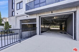 1537 S Wilton Pl in Los Angeles, CA - Building Photo - Building Photo