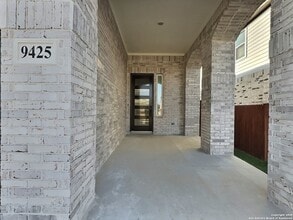 9425 Mattock, Unit I103 in San Antonio, TX - Building Photo - Building Photo