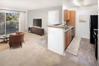 Evergreen Park in Sacramento, CA - Foto de edificio - Building Photo