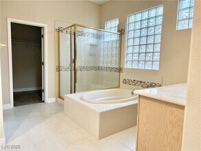 101 Emerald Dunes Cir in Henderson, NV - Building Photo - Building Photo