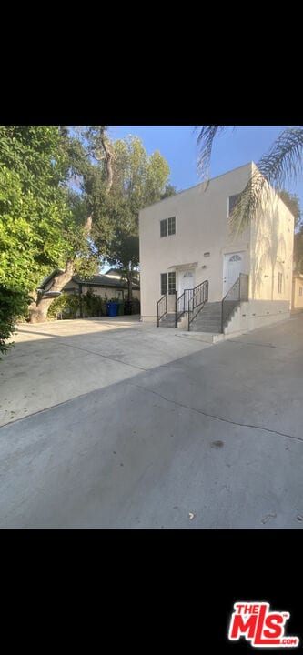 8448 Fenwick St in Los Angeles, CA - Foto de edificio - Building Photo