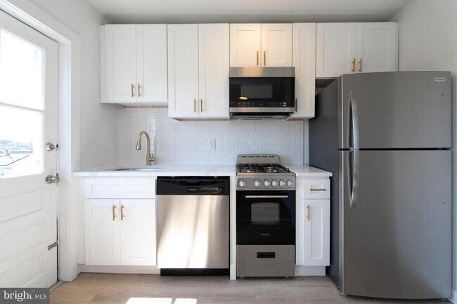 9 E Holly Ave, Unit 3rd floor