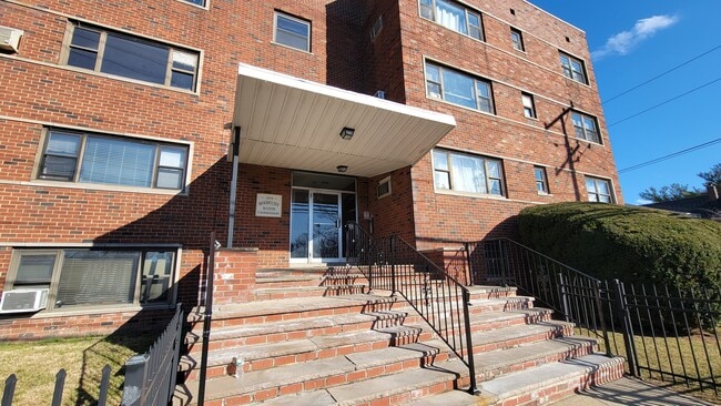 204 Woodcliff Ave in North Bergen, NJ - Foto de edificio - Building Photo