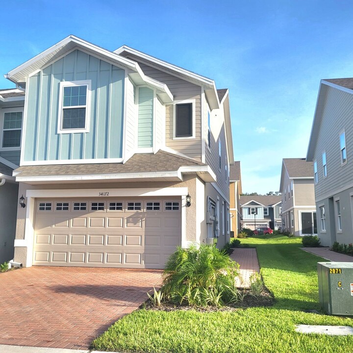 34172 Cinder Wy in Wesley Chapel, FL - Building Photo