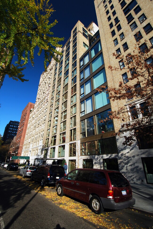 50 Gramercy Park N in New York, NY - Building Photo - Building Photo