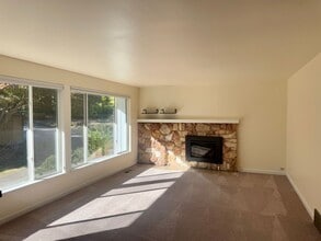 Must See Rambler! in Kenmore, WA - Building Photo - Building Photo