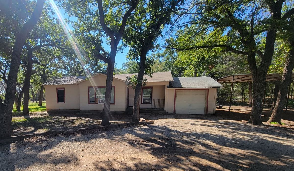 108 East 114 in Paradise, TX - Building Photo