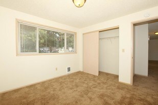 Laurelwood Gardens in Federal Way, WA - Building Photo