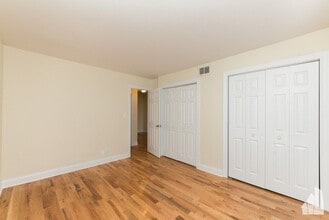 555 W Arlington Pl in Chicago, IL - Foto de edificio - Building Photo