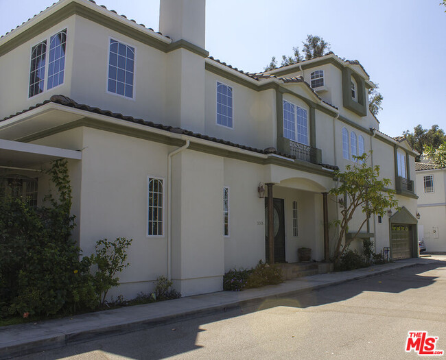 1008 Harbor Crossing Ln in Marina Del Rey, CA - Foto de edificio - Building Photo