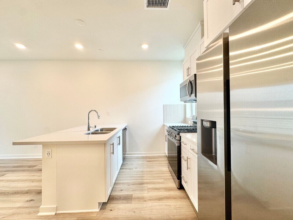 1582 Topeka Ave in Placentia, CA - Building Photo