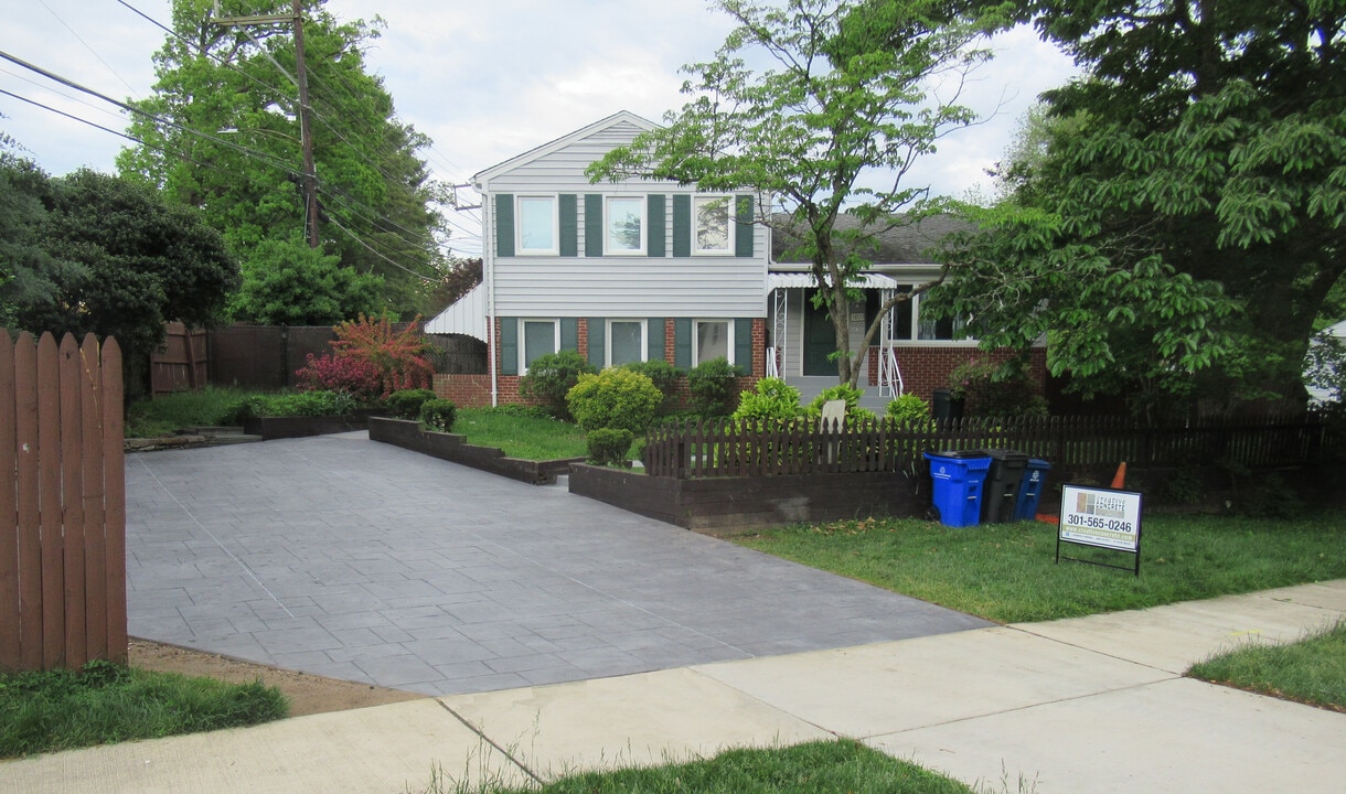 3800 Wexford Dr in Kensington, MD - Building Photo