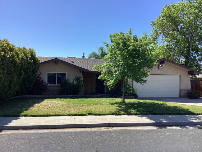 1333 Pierce Dr in Clovis, CA - Building Photo - Building Photo
