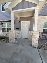 423 Spring St in McGregor, TX - Building Photo