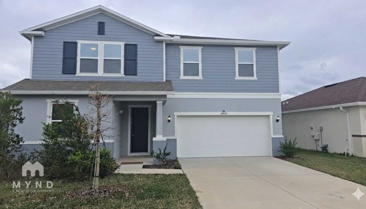 37450 MacKenzie Dr in Zephyrhills, FL - Building Photo